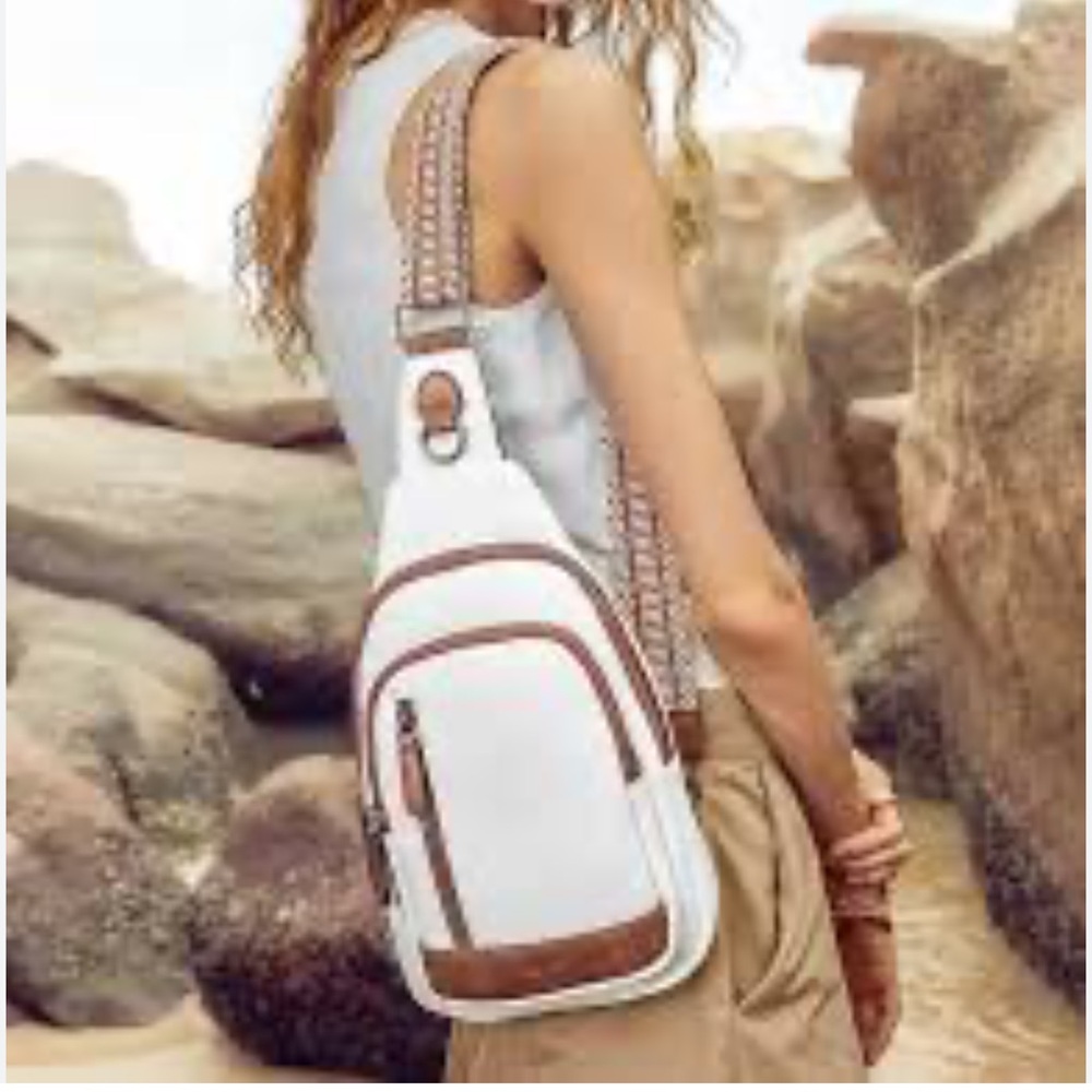 NWOT-CLUCI- crossbody Bag in Cream and Brown